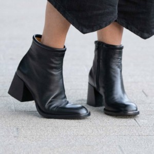 Mara Bini - Schwarze Ankle Boots aus Leder.jpg