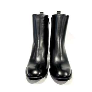 Schwarze Lederstiefelette von Mara Bini - vorne