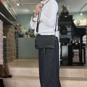 Umhängetasche aus Leder in der Farbe Schwarz -Made in Italy -Laura Di Maggio