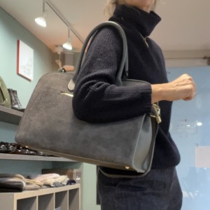Bauletto-Tasche Laura Di Maggio Veloursleder Grau